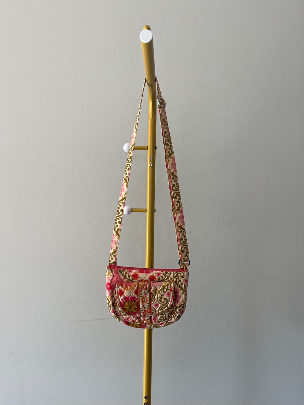 Vera Bradley Floral Crossbody Bag Zip Closure Adjustable Strap Pockets